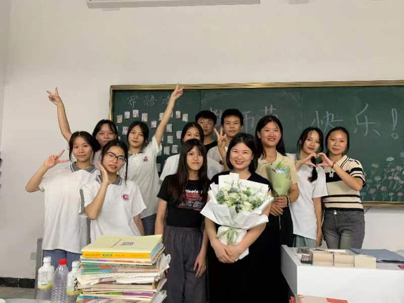 老师，节日快乐! 丨 米兰（中国）