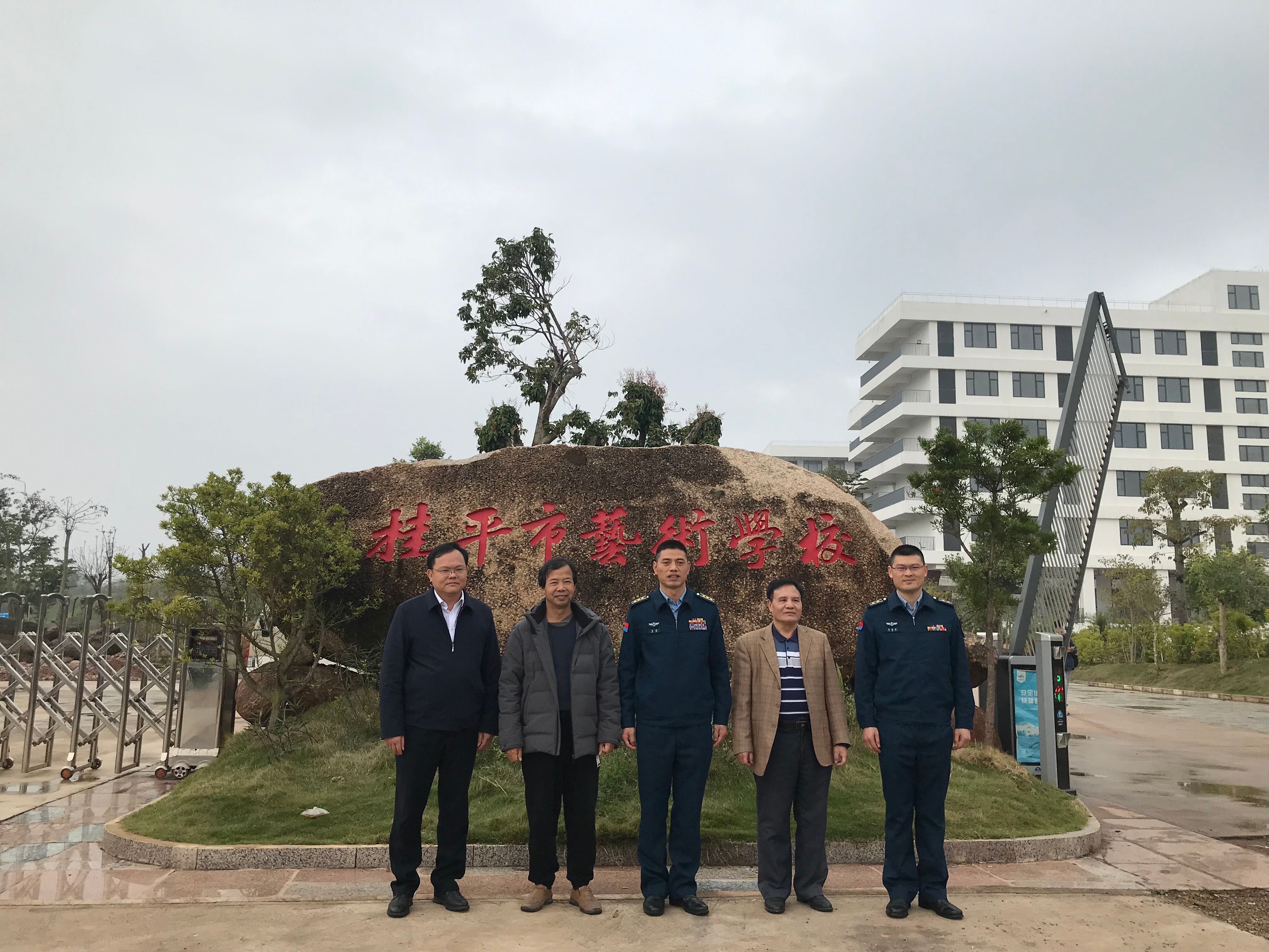 部队首长到我校指导工作丨 米兰（中国）  丨一方水土养育一代人。军民鱼水情，让我们的家园充满阳光、充满生机、充满希望！