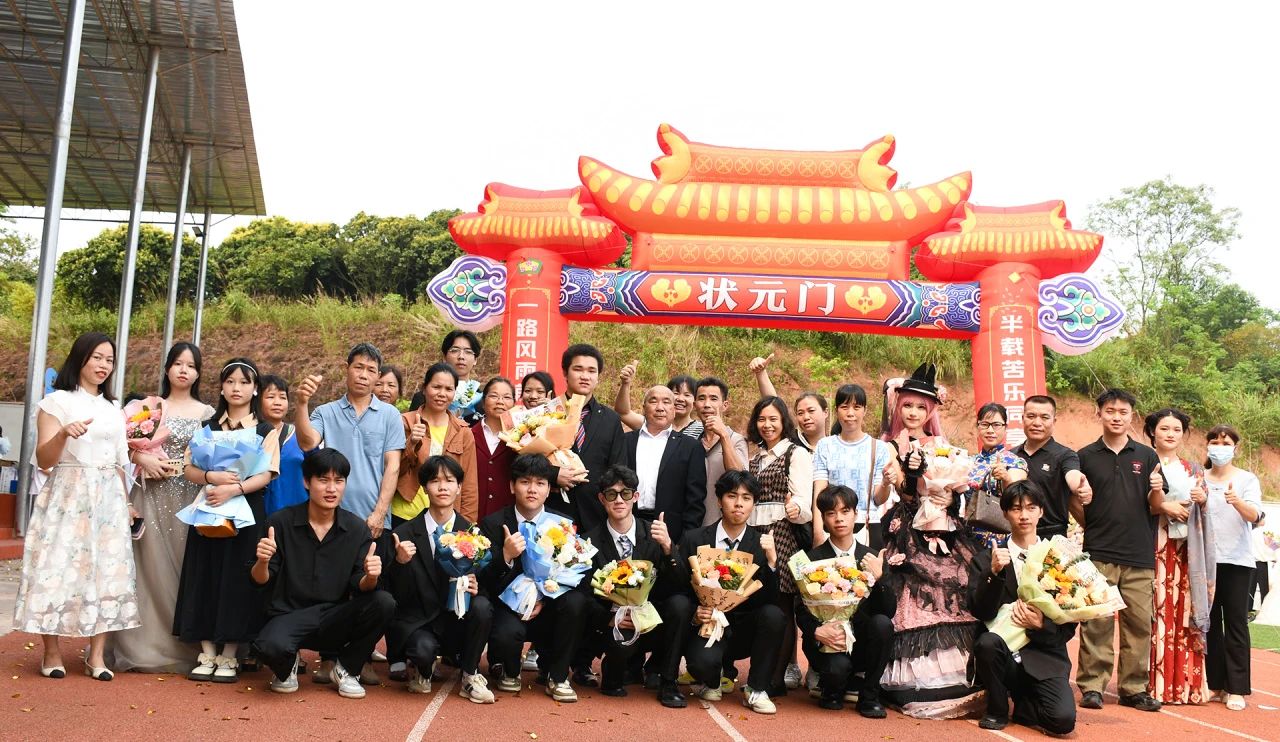 实现报效祖国的远大理想和抱负，我校隆重举行“十八而至正青春，挺膺奋进新征程”——2024届成人典礼仪式 丨 米兰（中国）