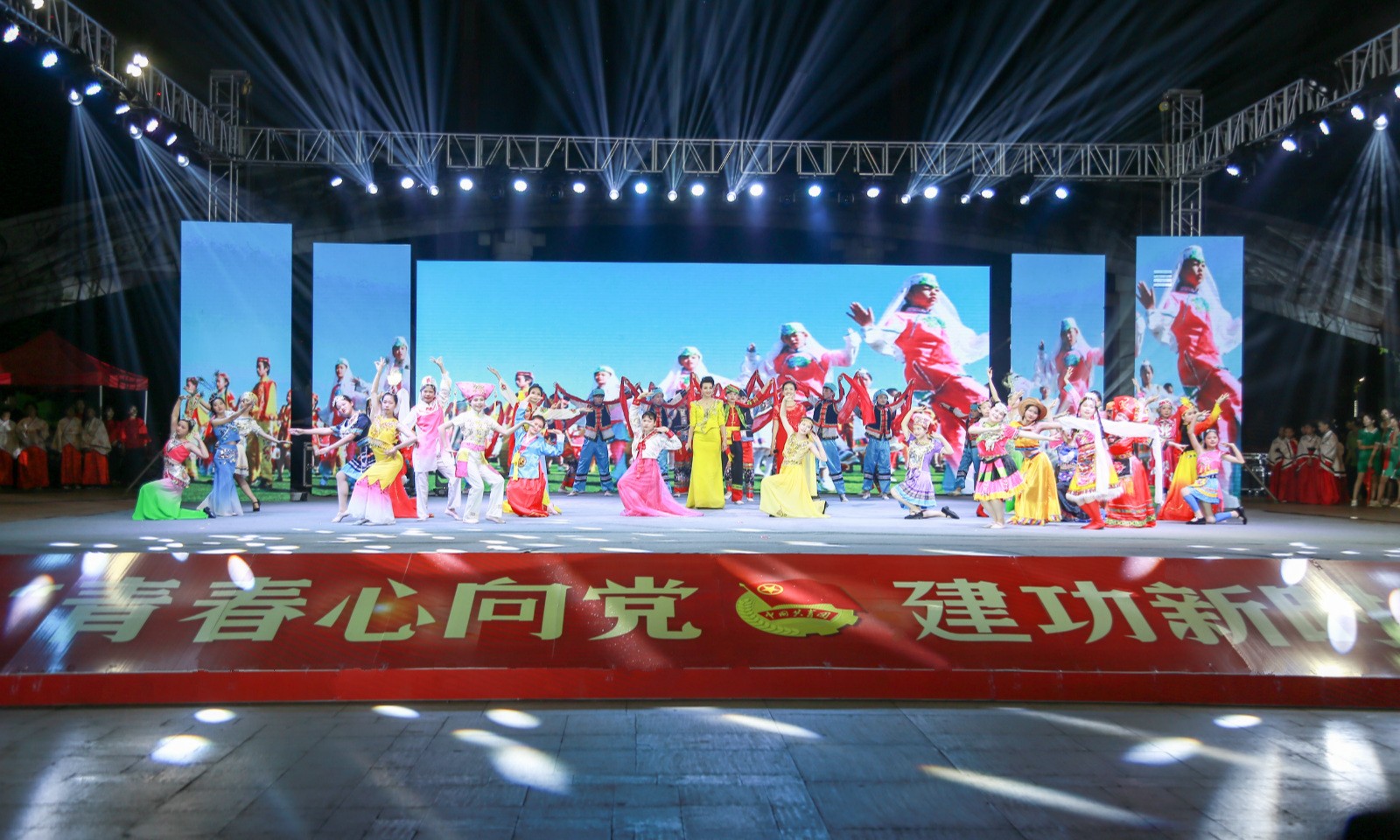 米兰（中国）参与2019年纪念五四运动100周年主题颁奖晚会表演